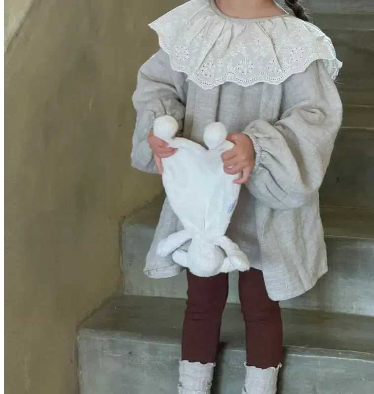 Fashion Korean childrens clothing 2024 autumn new girls shirt solid color lace large lapel doll shirt loose top C251007