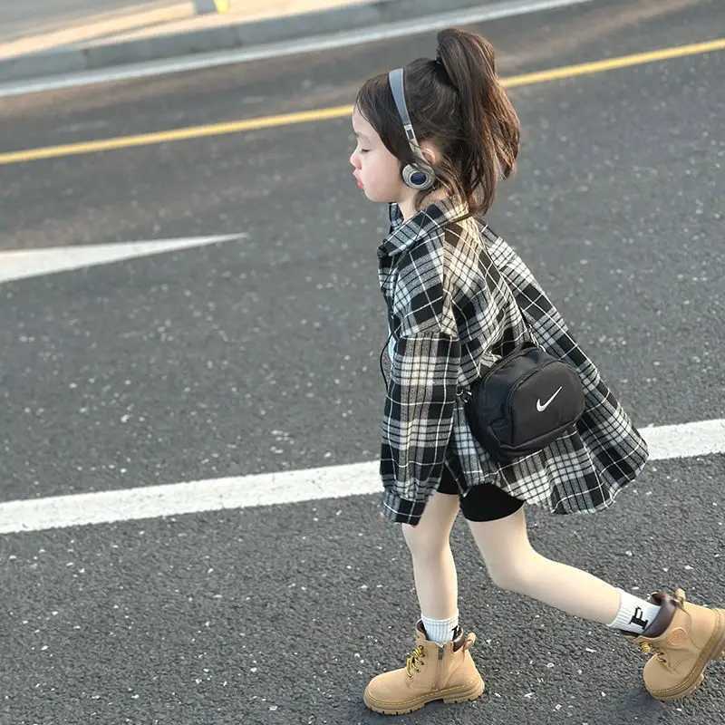 Boys shirt long sleeved autumn checkered shirt childrens retro color patchwork cardigan new lapel top coat girl C251007