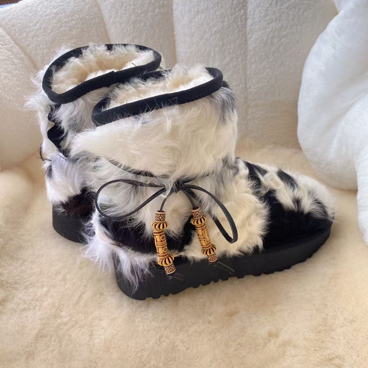 snow boots Autumn and Winter Women s Sheepskin Snow Boots Fashion Trend Luxury Shoes New Designer Shoes Warm Sheepskin Boots Thick Wool Thick Bottom B