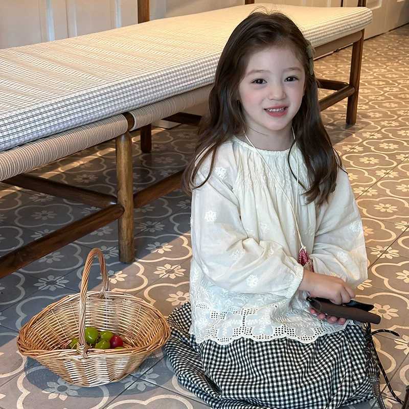 Girls Exquisite Embroidered Princess Doll Shirt 2025 Autumn Top Long Sleeve Children Embroidered Flower Shirt C251007