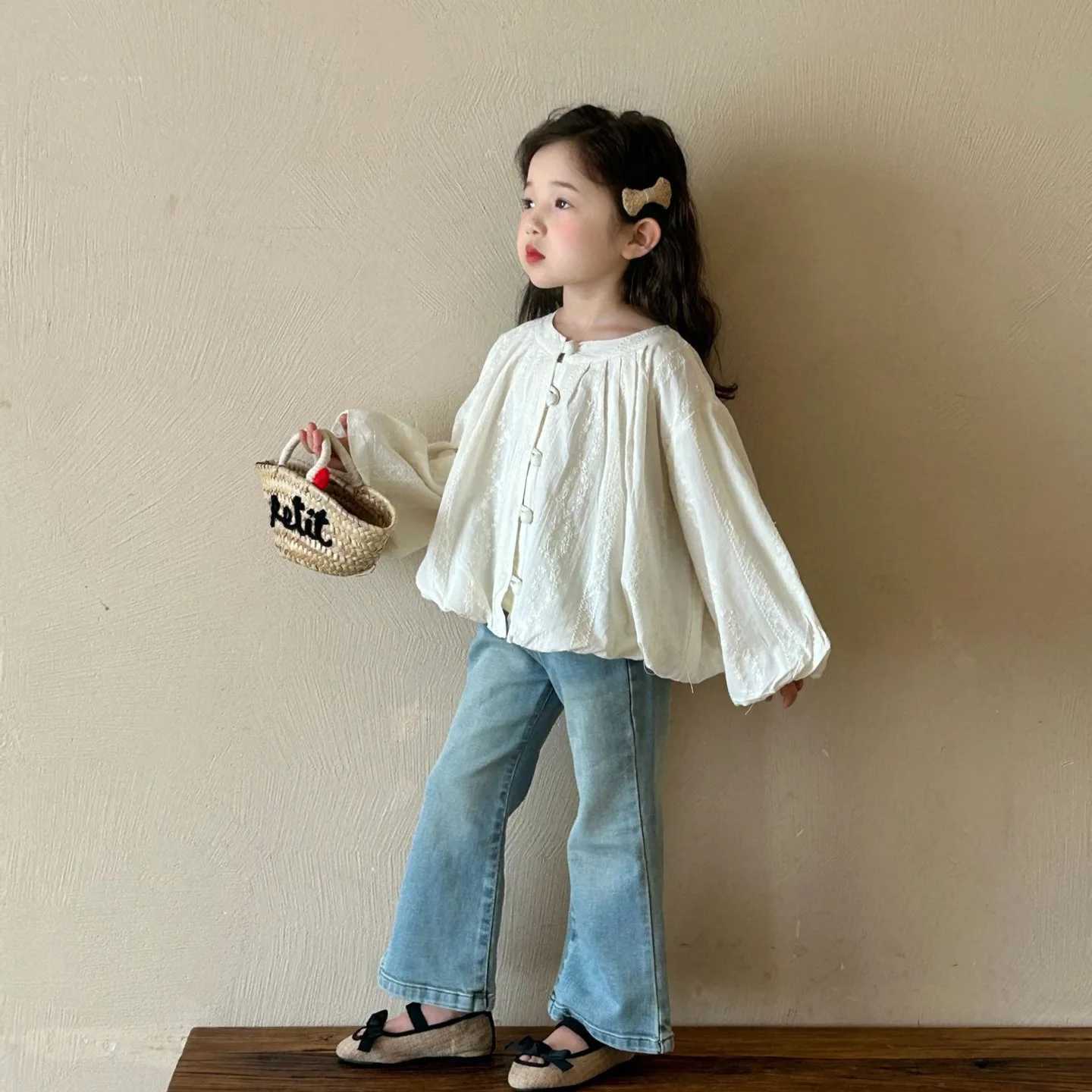 2025 Spring New Childrens Clothing Korean Version Childrens Clothing Girls Lace Bubble Sleeve Shirt Spring Shirt Top C251007