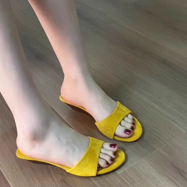 French style velvet toed wood grain high-heeled sandals for autumn and winter, elegant and trendy wedge sandals, designer shoes
