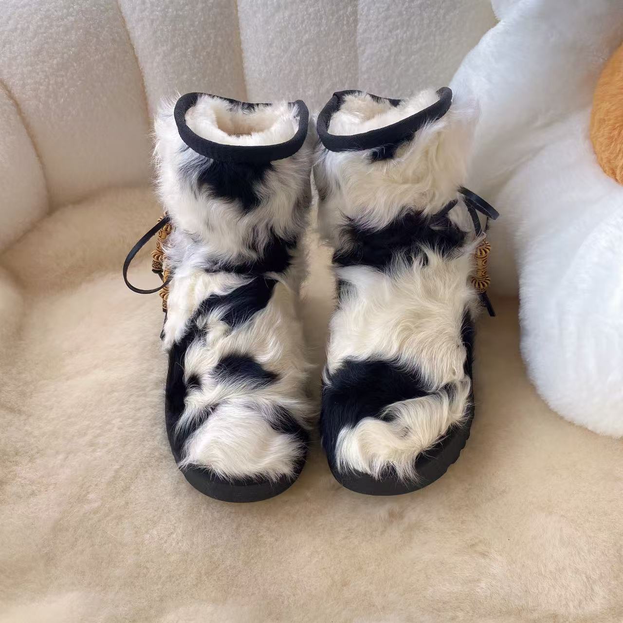 snow boots Autumn and Winter Women s Sheepskin Snow Boots Fashion Trend Luxury Shoes New Designer Shoes Warm Sheepskin Boots Thick Wool Thick Bottom B