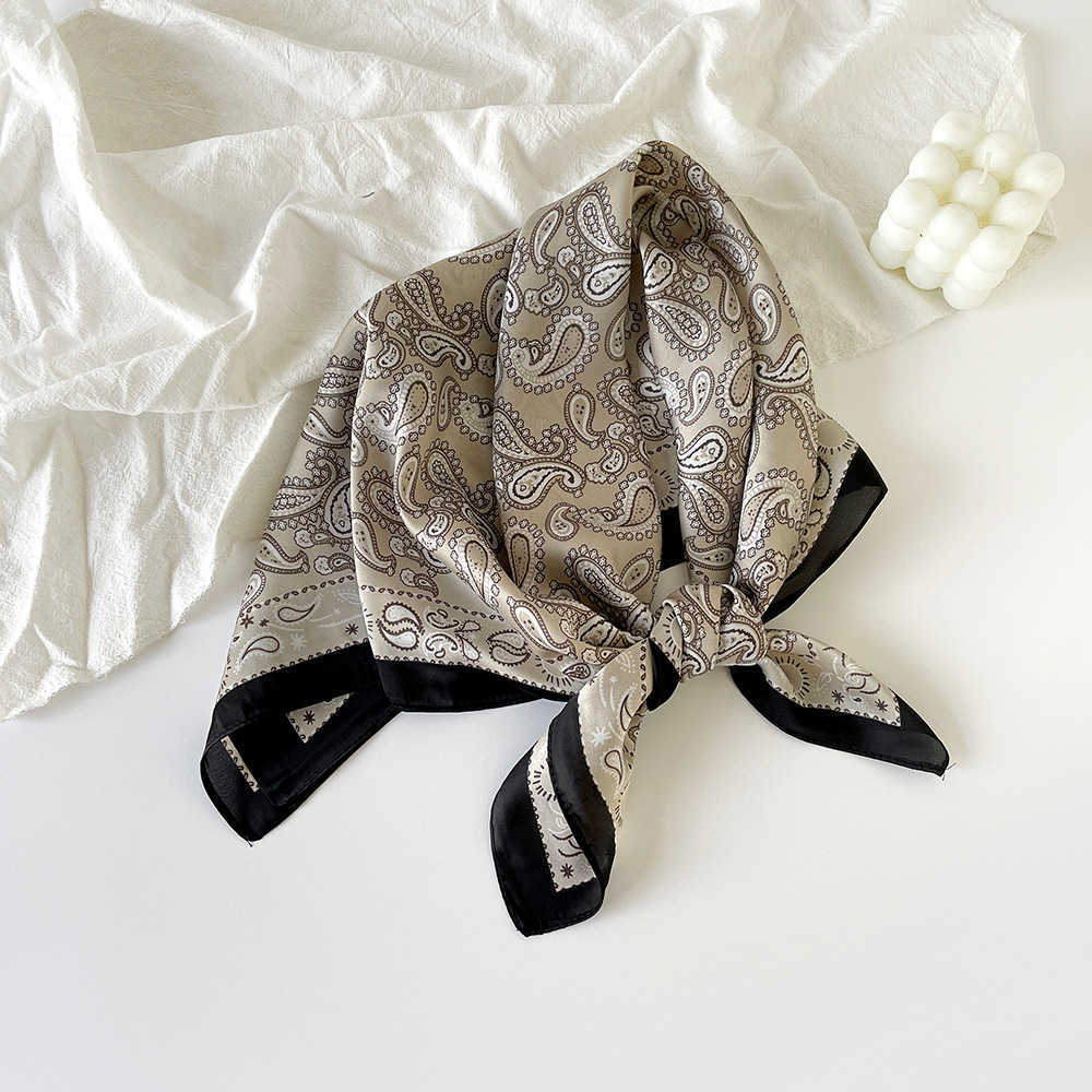 70cm silk scarf - high-end, fashionable, popular in Europe and America. Printed design. Retro Persian pattern. Square-shaped, satin fabric. Z251007