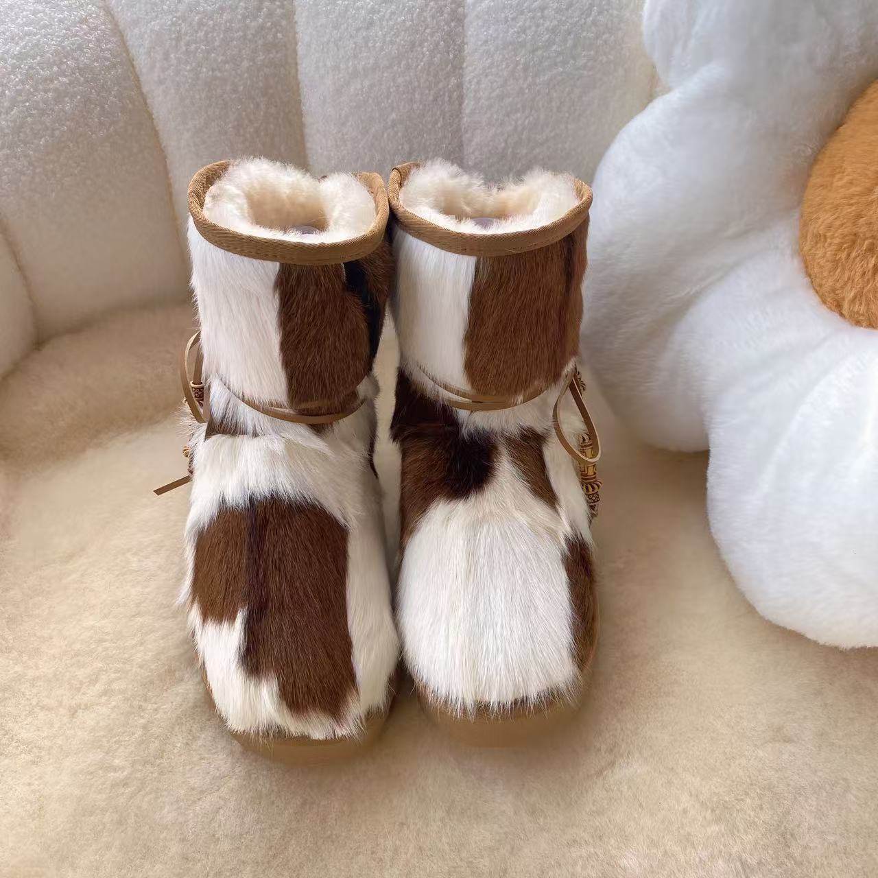 snow boots Autumn and Winter Women s Sheepskin Snow Boots Fashion Trend Luxury Shoes New Designer Shoes Warm Sheepskin Boots Thick Wool Thick Bottom B