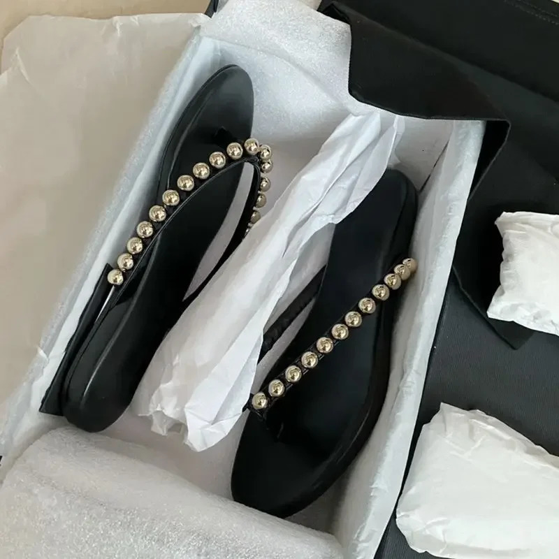 Women Slippers Roman Low Heel Woman Sandalias Pearl Studs Flat Bottom Flip Flops Summer Fashion Beach Shoes Women Sexy Shoes 250923