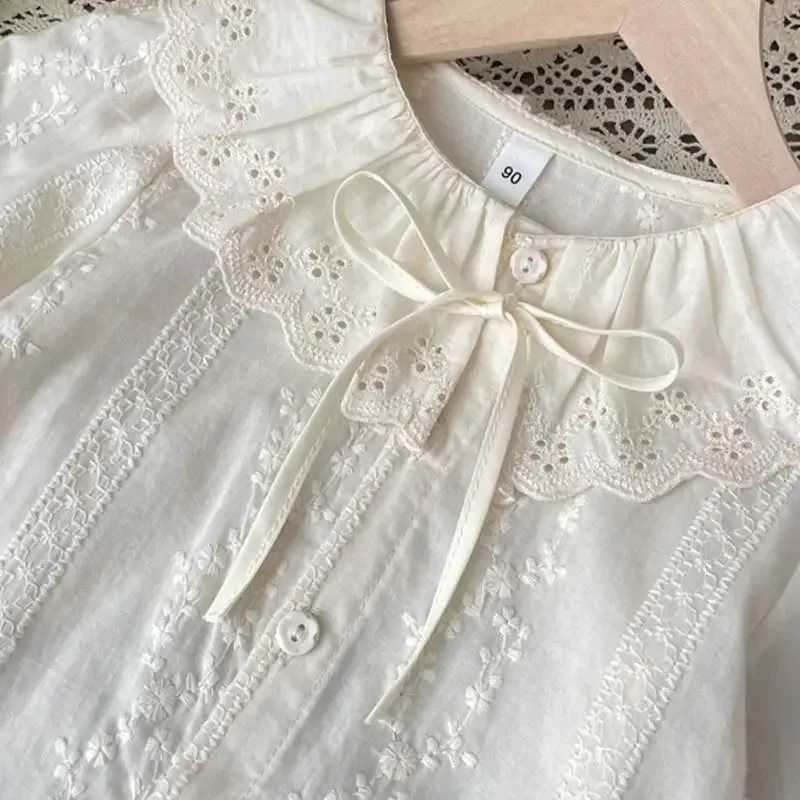 Spring Children Girls Blouses Cotton Floral Embroidery Infant Babys Girls Peter Pan Shirts Loose Round Collar Kids Girls Tops C251007