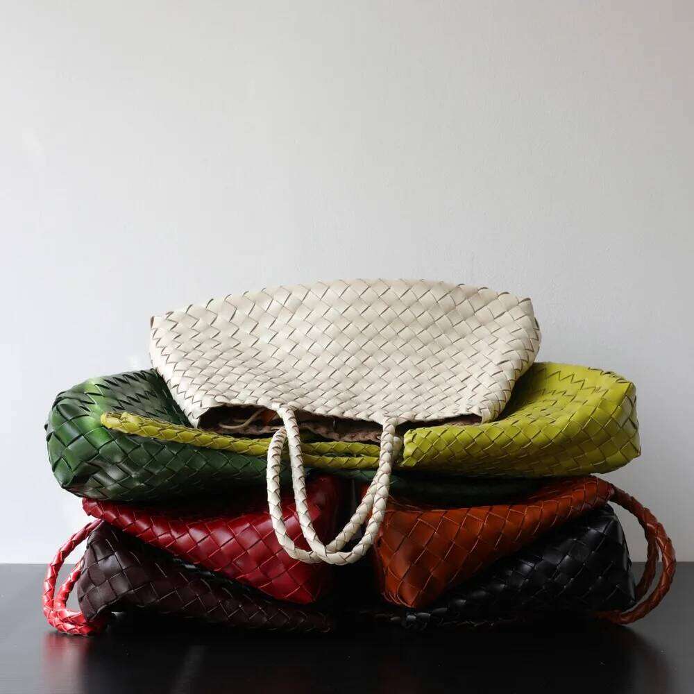 Best Seller Niche Light High-End Sense First-Layer Cowhide Vegetable Basket Handmade Retro Versatile Portable Underarm Bag