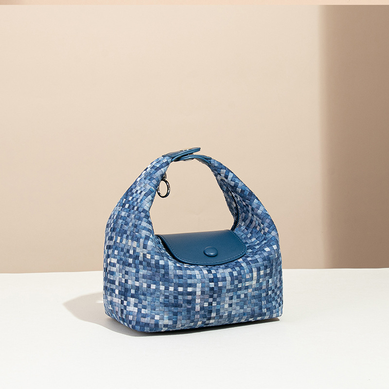 French Minimalist Niche Design Nylon Gradient Blue Handbag Exquisite Small Lightweight Shoulder Crossbody Lunch Box Bag