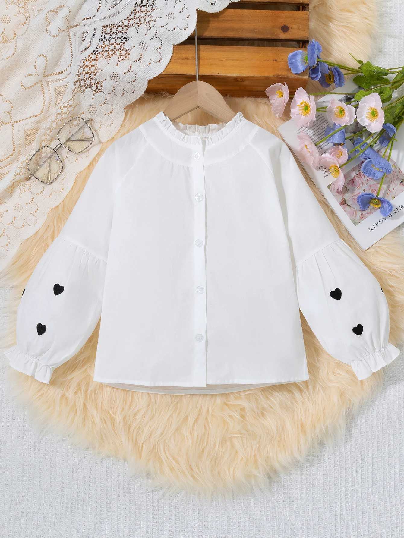 Spring and Autumn new fashionable baby girl shirt black heart embroidery on the cuffs longsleeved shirt with lace cuffs swee C251007