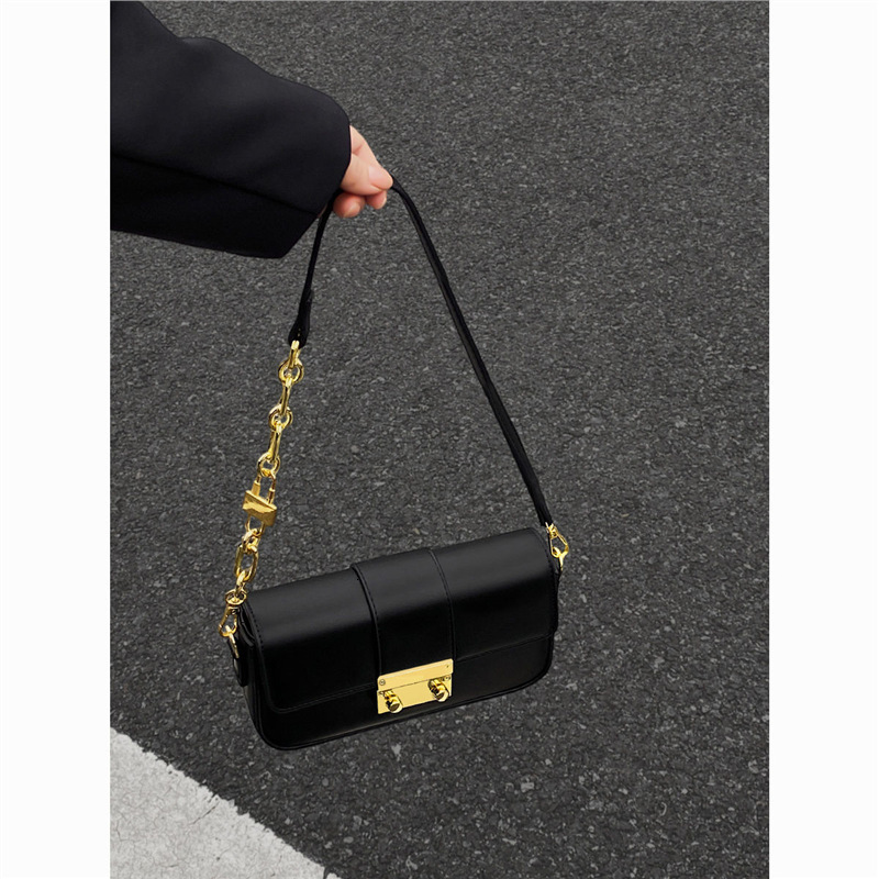 Designer Bag Underarm Bag For Women 2025 New Trendy Ladies Crossbody Luxury Bag Bag Internet Celebrity Hot Style Textured Chain Shoulder Small Square 