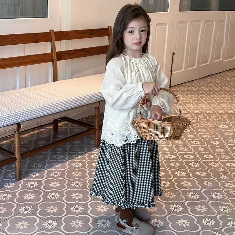 Girls Exquisite Embroidered Princess Doll Shirt 2025 Autumn Top Long Sleeve Children Embroidered Flower Shirt C251007