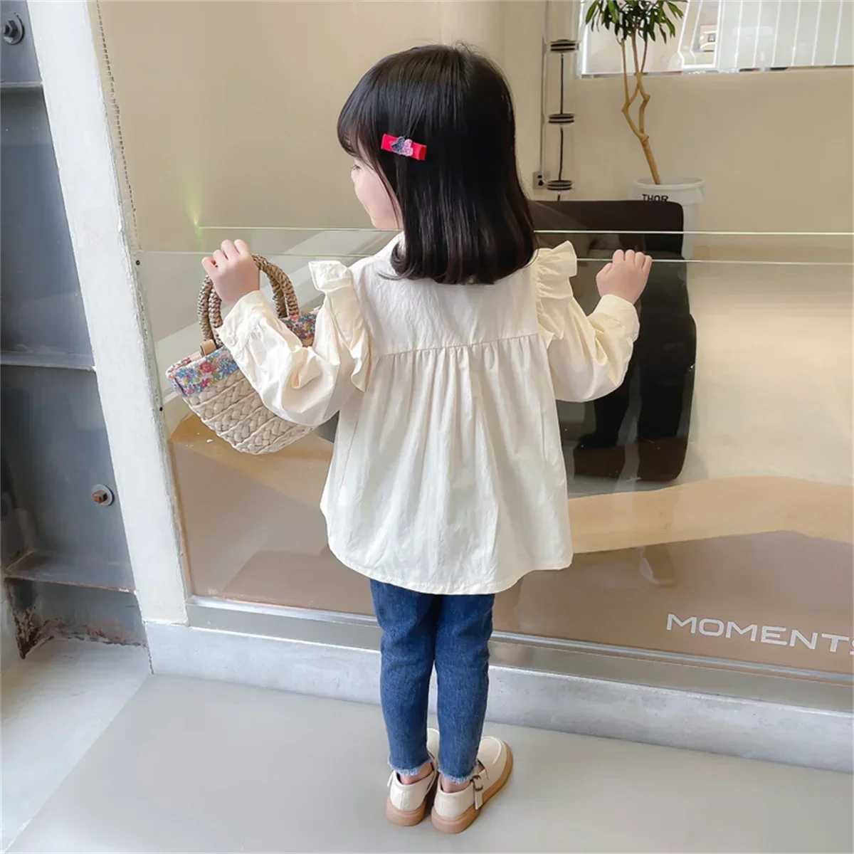 Girls 05 years old Autumn New Girls Shirts Lace Pleated Flowers Decorated Doll Collar Blouse C251007