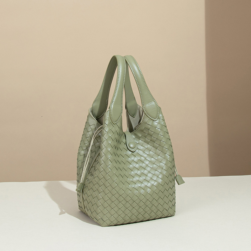 High-Quality Women's New Niche Design Handwoven Bucket Tote Bag