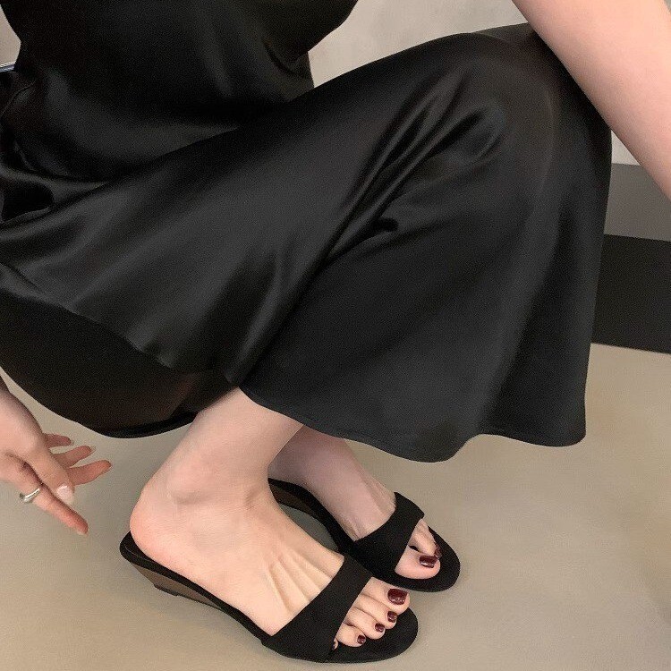 French style velvet toed wood grain high-heeled sandals for autumn and winter, elegant and trendy wedge sandals, designer shoes