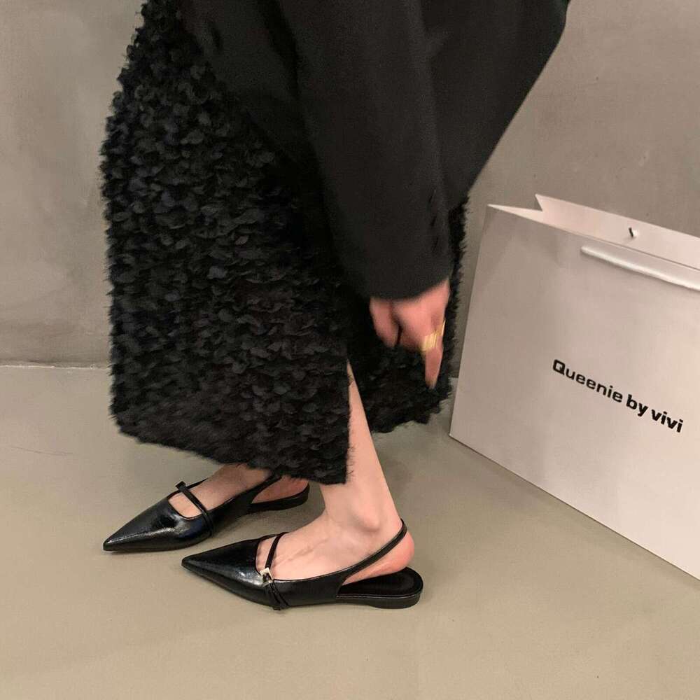 Flat Versatile Comfortable Closed-Toe Sandals Fairy 2025 New Designer Shoe Spring Summer Pointed Toe Elegant Niche Single Shoes