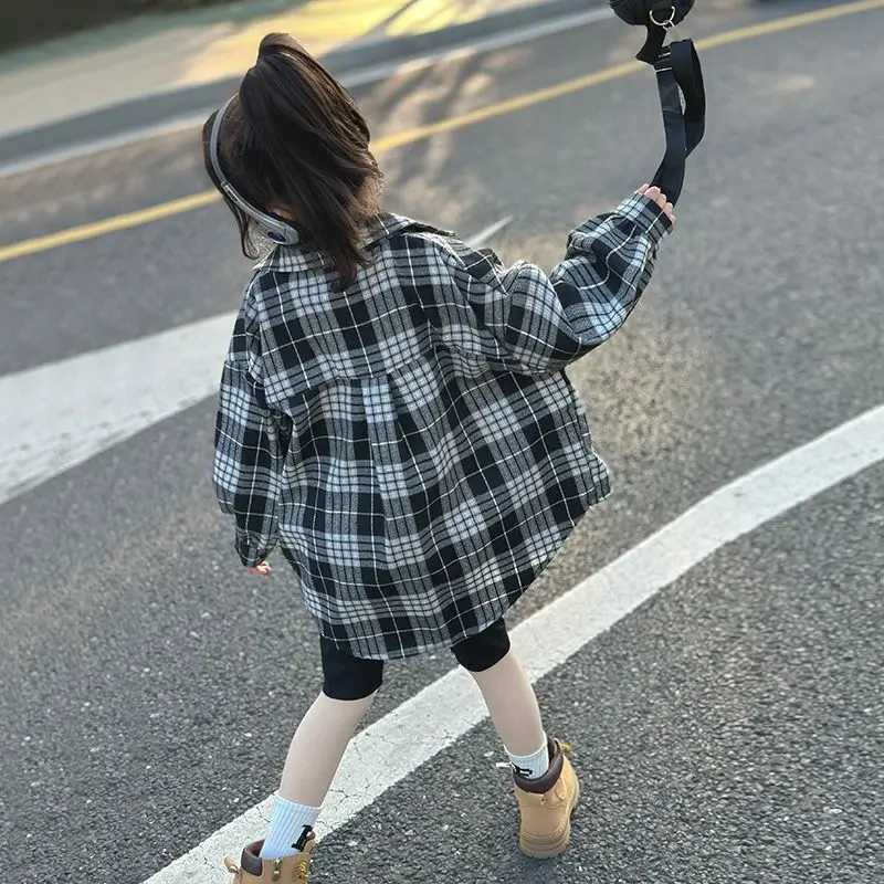 Boys shirt long sleeved autumn checkered shirt childrens retro color patchwork cardigan new lapel top coat girl C251007