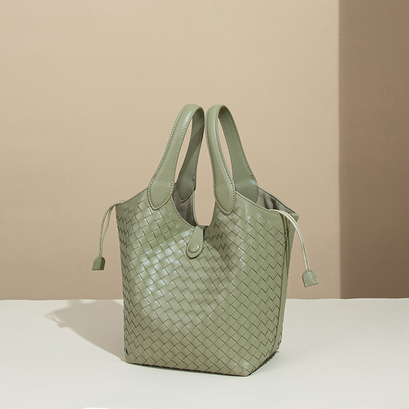 High-Quality Women's New Niche Design Handwoven Bucket Tote Bag
