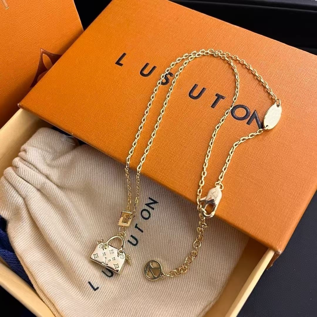 New 2025 Luxury Necklaces Designer Necklace Classic Brand 18K Gold Plated Jewelry Designed For Women Love Gift Charm Necklace