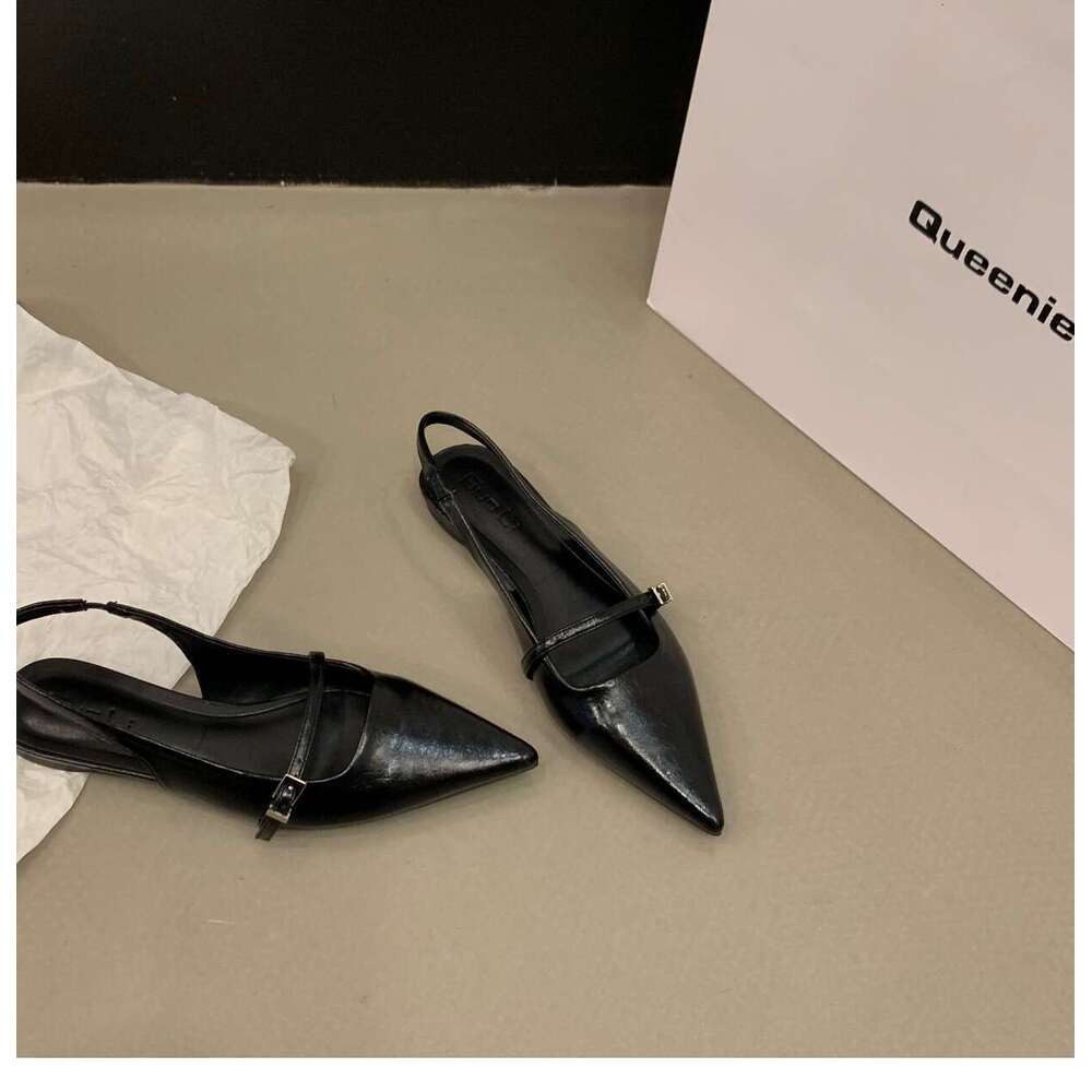 Flat Versatile Comfortable Closed-Toe Sandals Fairy 2025 New Designer Shoe Spring Summer Pointed Toe Elegant Niche Single Shoes