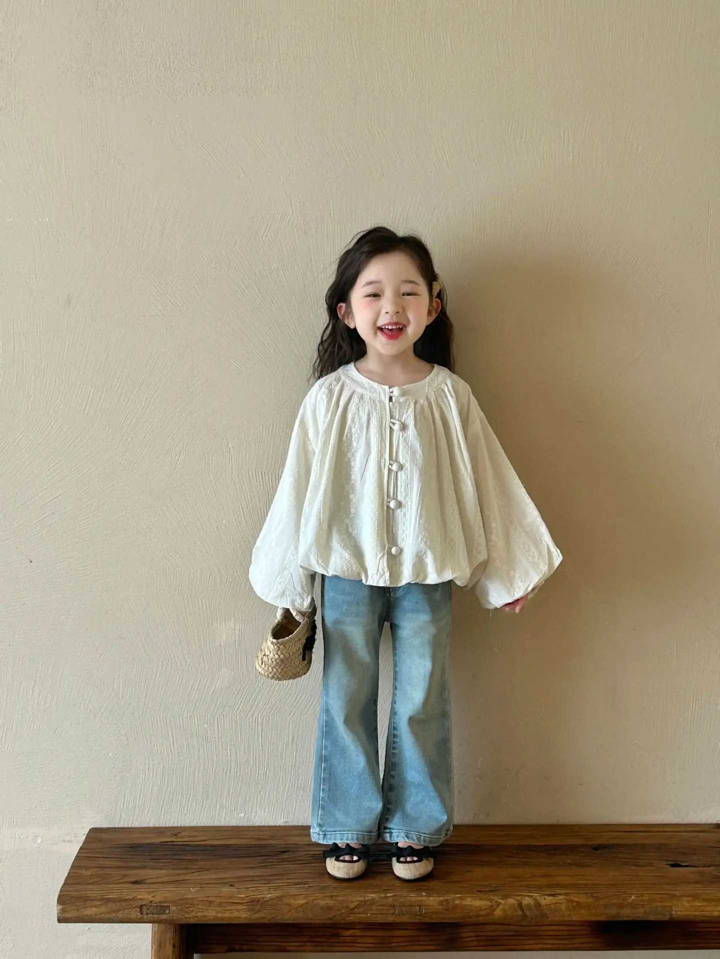 2025 Spring New Childrens Clothing Korean Version Childrens Clothing Girls Lace Bubble Sleeve Shirt Spring Shirt Top C251007
