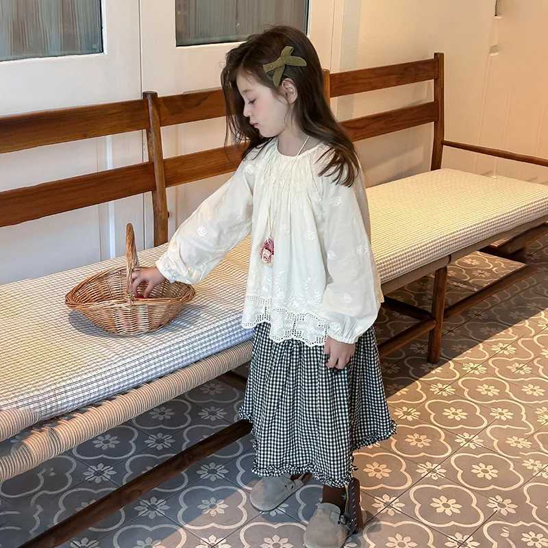 Girls Exquisite Embroidered Princess Doll Shirt 2025 Autumn Top Long Sleeve Children Embroidered Flower Shirt C251007