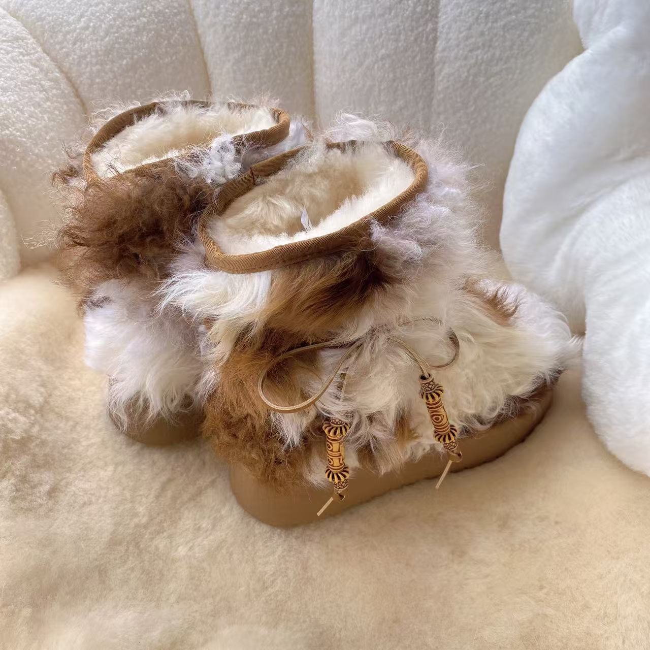 snow boots Autumn and Winter Women s Sheepskin Snow Boots Fashion Trend Luxury Shoes New Designer Shoes Warm Sheepskin Boots Thick Wool Thick Bottom B