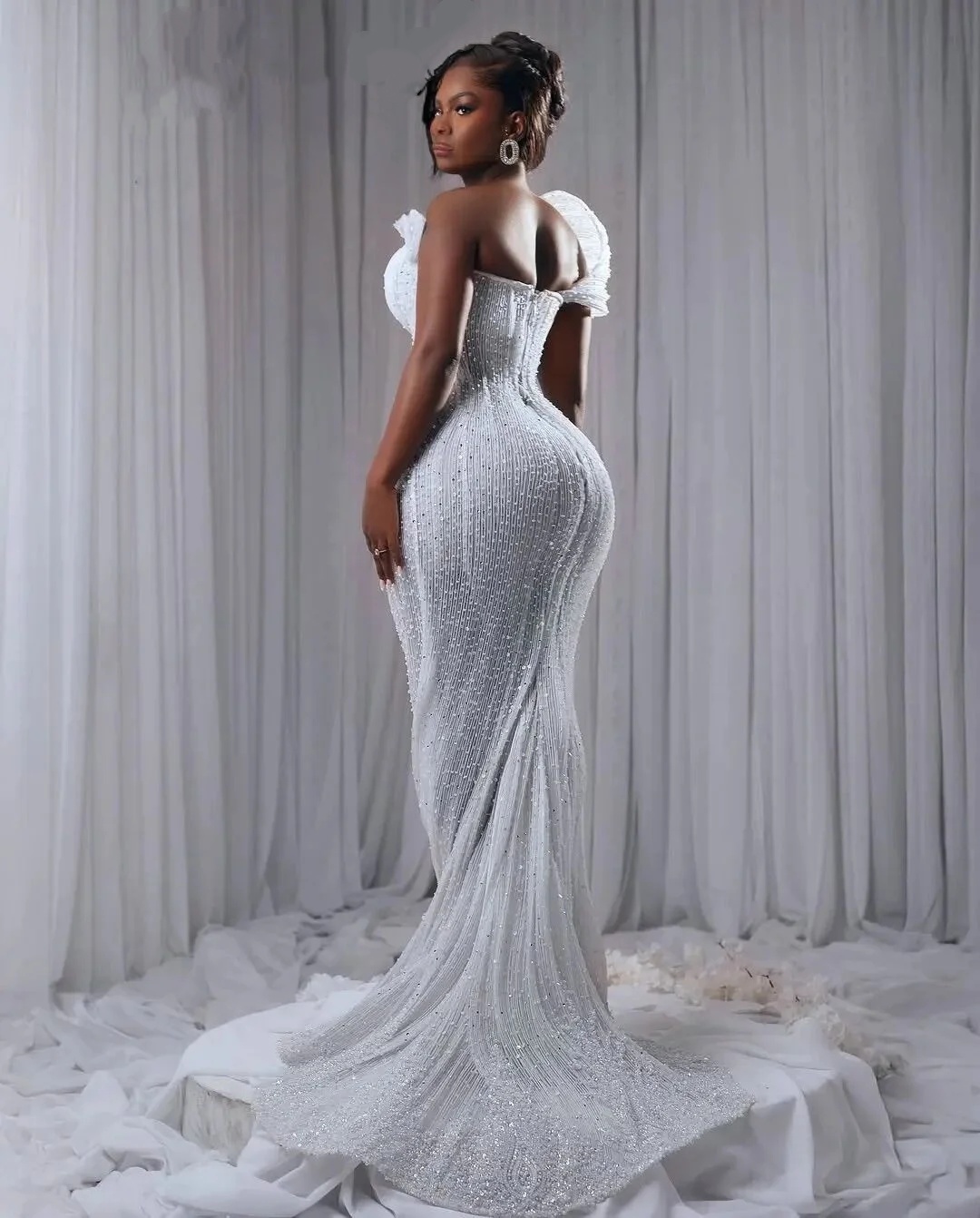 Designer Mermaid Wedding Dress Off Shoulder Sleeveless Bridal Gowns Sequins Backless Sweep Train Dresses Custom Made vestidos de novia