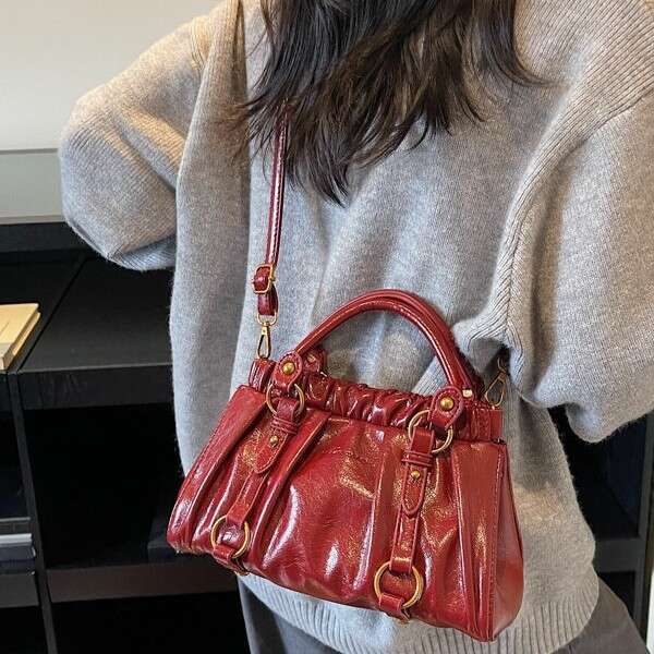 Korean Niche Wrinkled Cloud for Women 2025 Autumn Winter New Fashion Bucket Large Capacity Single Shoulder Crossbody Bag