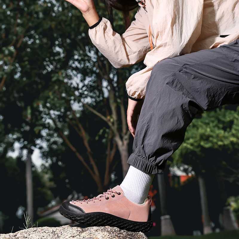 High Quality Couples Hiking Shoes Men Big Size 3648 Outdoor Nonslip Pink Sneaker Man Travel Shoes Comfort Mens Trekking Shoes J251007