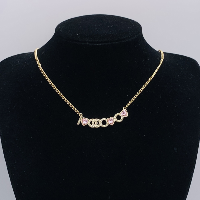 Luxury Necklace Gold Silver Plated Brass Copper Necklaces Choker Pearl Sweater Chain Letter Pendant Fashion Womens Wedding Designer Jewelry Accessories