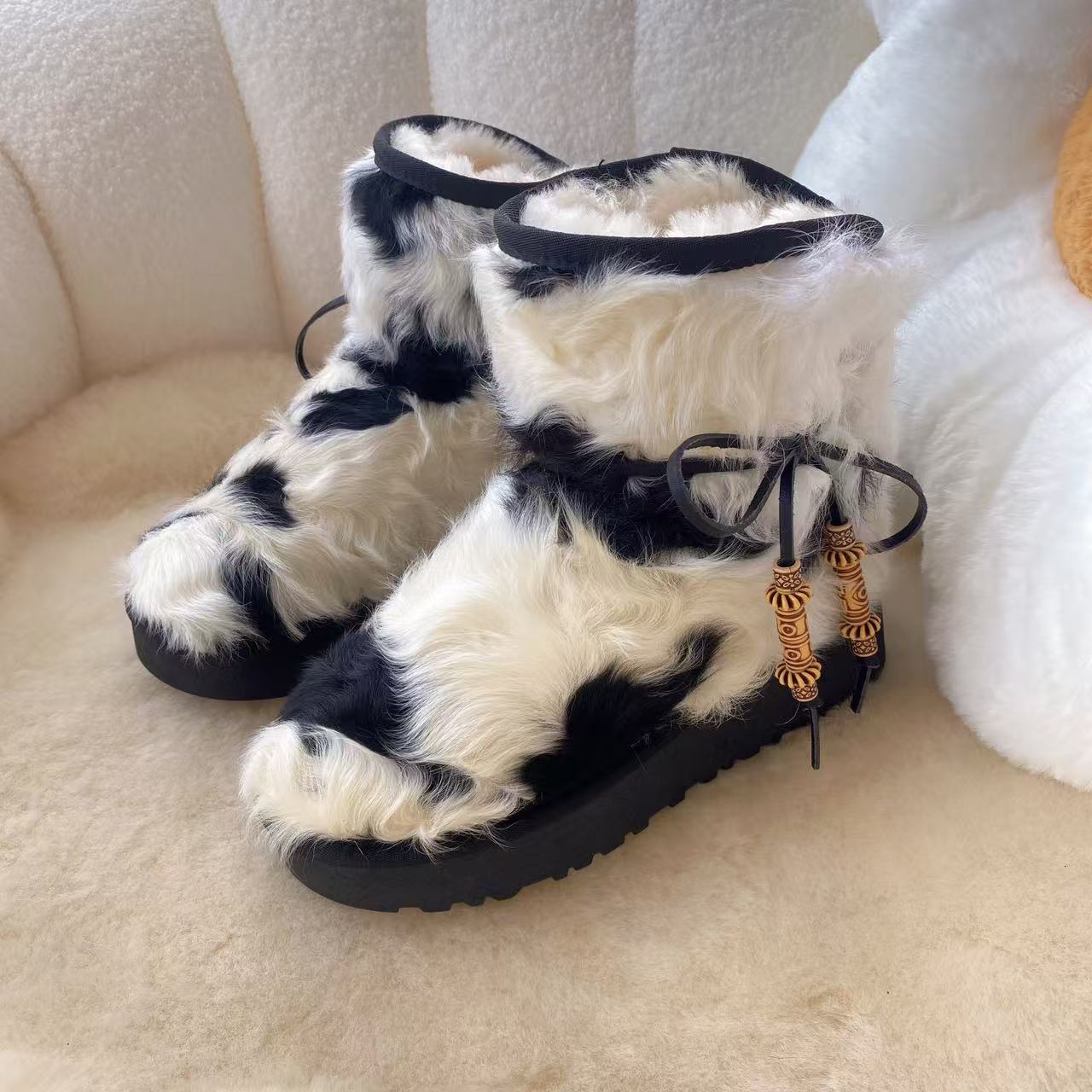 snow boots Autumn and Winter Women s Sheepskin Snow Boots Fashion Trend Luxury Shoes New Designer Shoes Warm Sheepskin Boots Thick Wool Thick Bottom B
