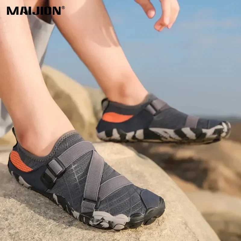 Men Women Seaside Surfing Aqua Shoe QuickDry Breathable Wading Shoe Antiskid Beach Barefoot Upstream Water Shoe Outdoor J251007