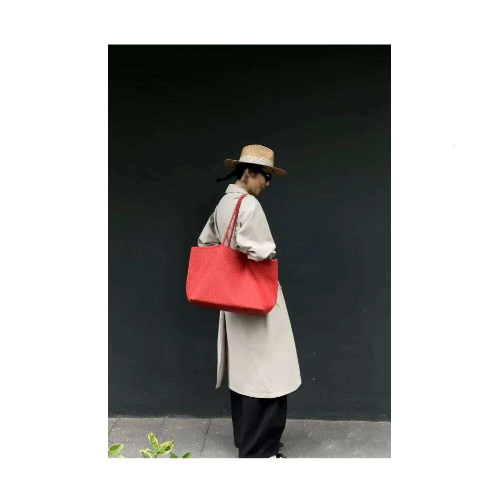 Best Seller Light High Sense Retro Large Capacity Commuting Vegetable Tanned Cowhide Pure Handmade Big Bag Genuine Leather Tote