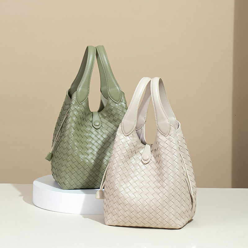 High-Quality Women's New Niche Design Handwoven Bucket Tote Bag