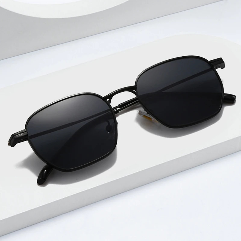 SOEI Fashion Square Women Sunglasses Retro Clear Lens Metal Frame Men Punk Orange Sun Glasses Shades UV400 250929