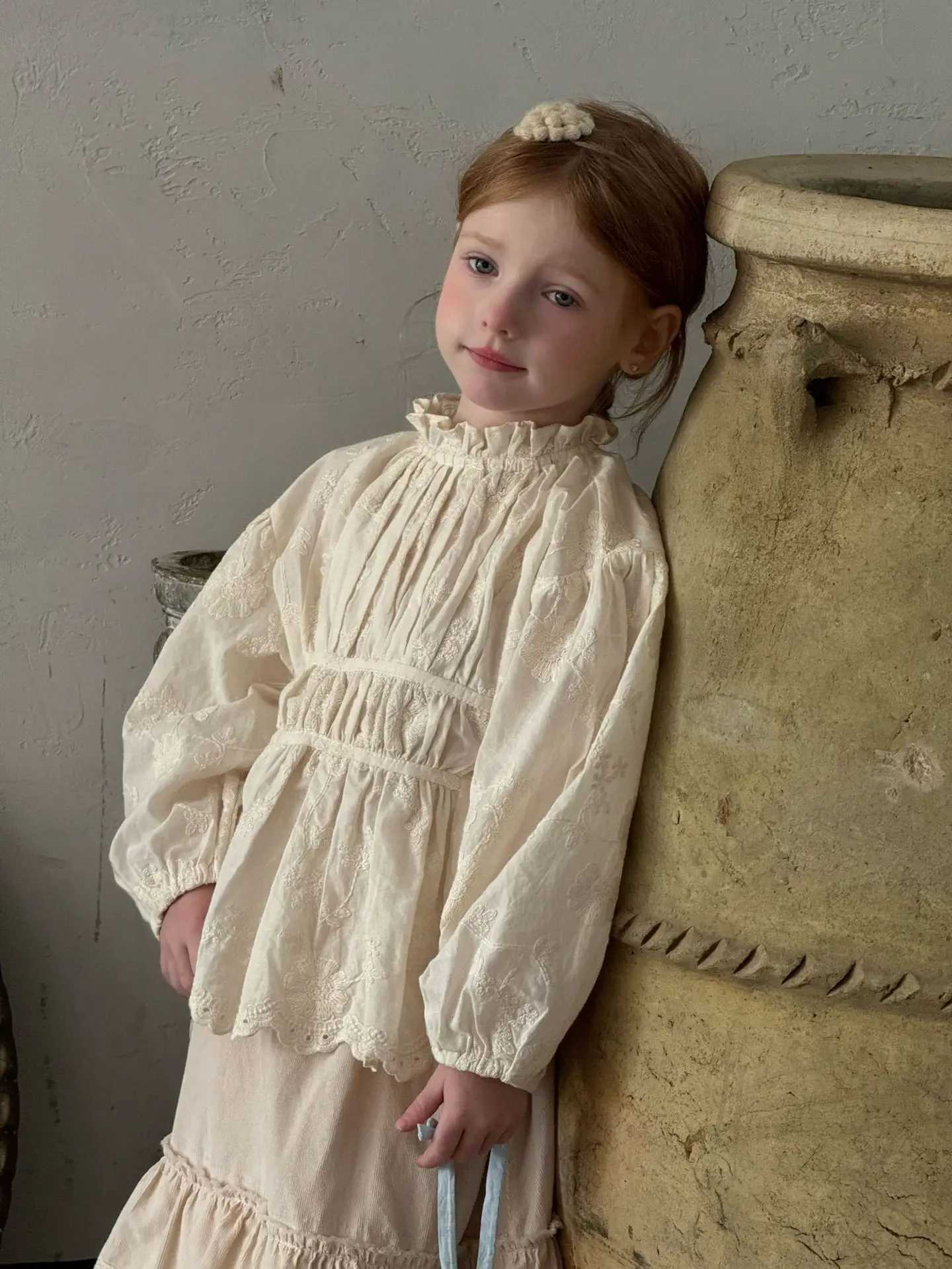 Blouses Beige Embroidery Shirt Pleated Childrens Clothing Causal Versatile Light Luxury Embroidery Sweet Simple 2024 C251007