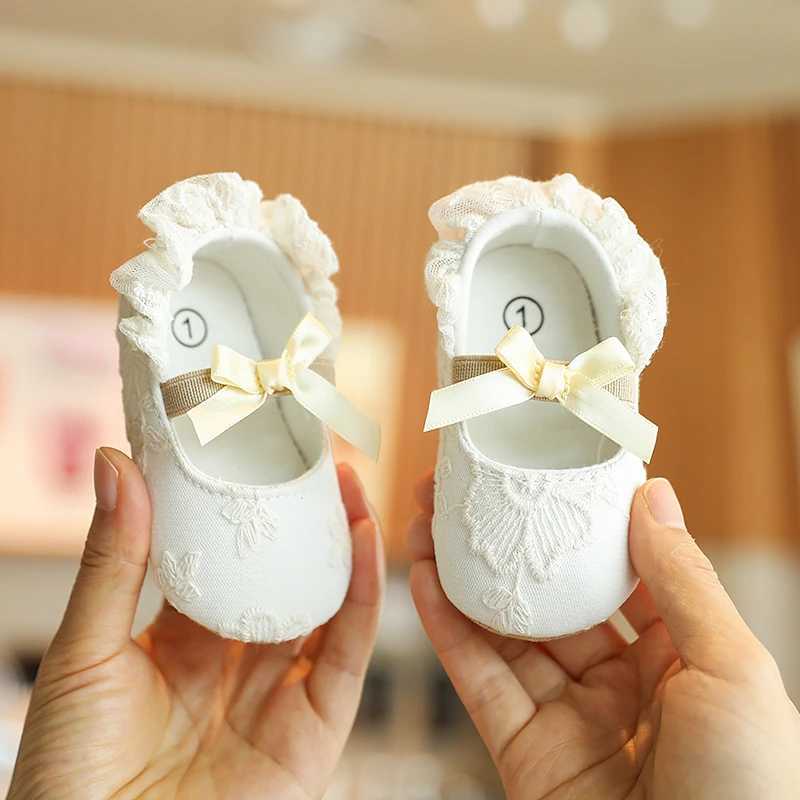 Cute White Lace Baby Girl Princess shoes Baby Moccasins Moccs Shoes Bow Fringe Rubber Soled Nonslip Footwear Crib Shoes C251008
