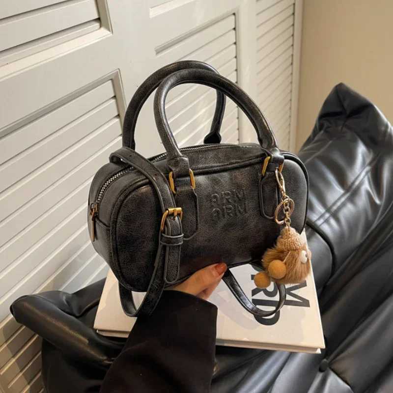 Designer Wen Purses Vintage Coffee Handbags Letters Embossed Luxury Designer Sahels Bowling Bag Shoder Crossbody Bags with Pendant Y251120