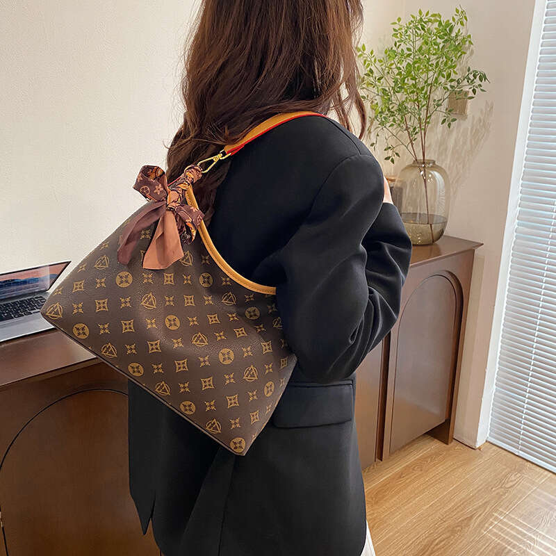 Designer Women Soft Leather Luxury Bags for Ladies Underarm Versatile Large Capacity Shoulder Crossbody Commuter Bag