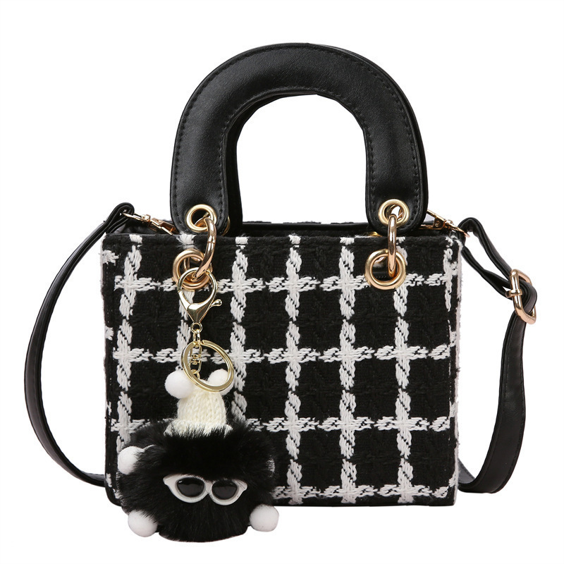 Small niche design popular wool bag autumn and winter bag new retro luxury bag elegant and trendy style women's handbag designer bag