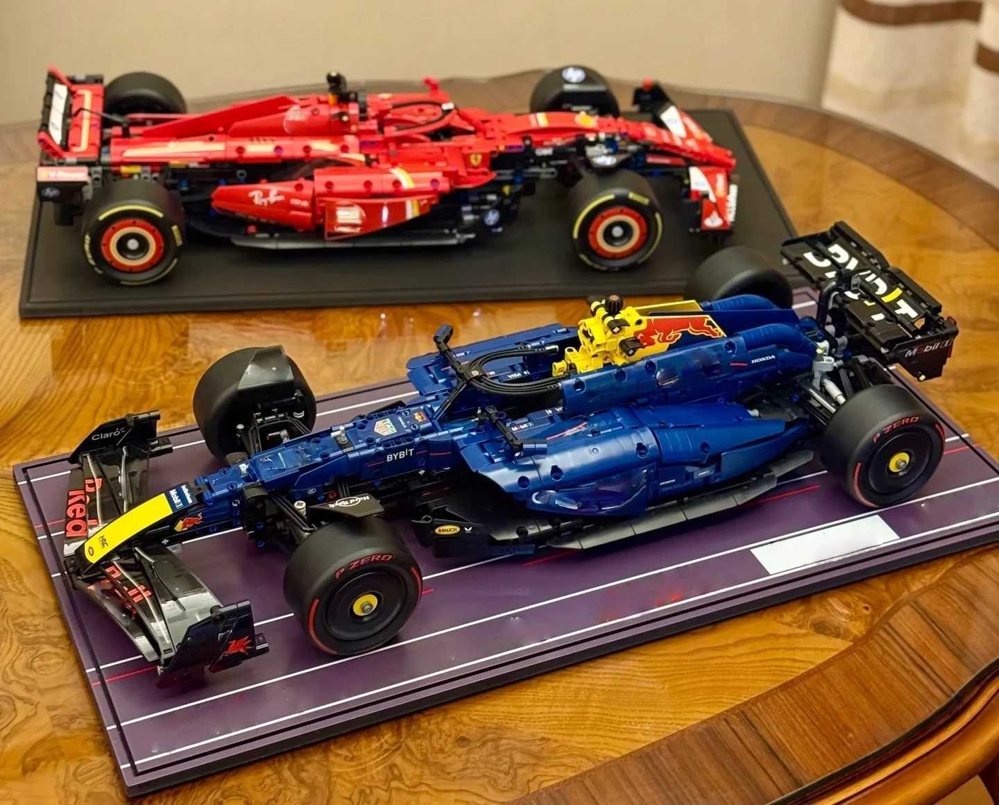 1361PCS Technical SF24 F1 42207 42206 Racing Car Model Kit Mechanical Set Building Block Model Red And Blue Birthday Toy Gift Z251008
