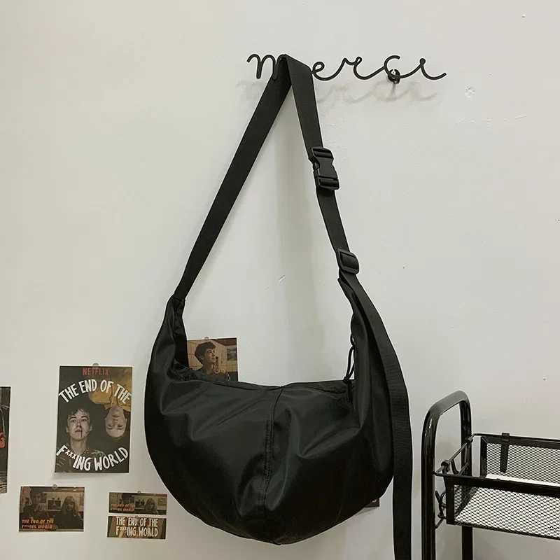2023 New nylon largecapacity bag crossbody bag for campus students jiaozi bag casual shoulder bag and shoulder baT251007