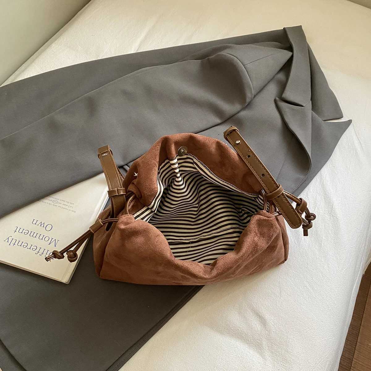 Designer LEFTSIDE Wen PU Leather Shoder Bag 2025 Winter Soft Crossbody Bag Luxury Designer Trend Fem Handbags and Purses Y251120