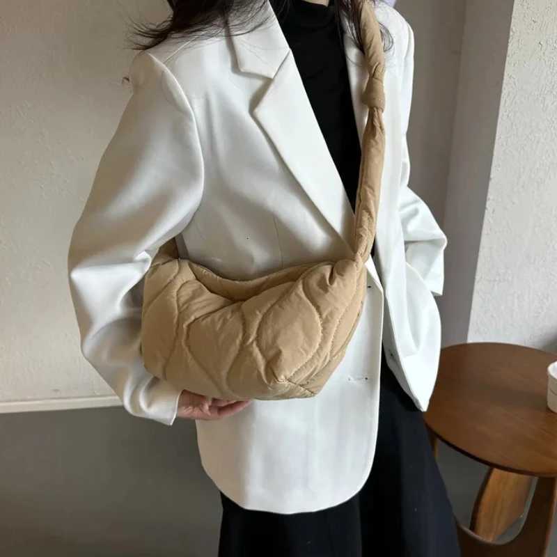 Puffer Shoulder Bag for Women Quilted Cloud Bubble Bag Soft Down Cotton Padded Tote Purse Trendy Solid Colors Crossbody HandbagT251007