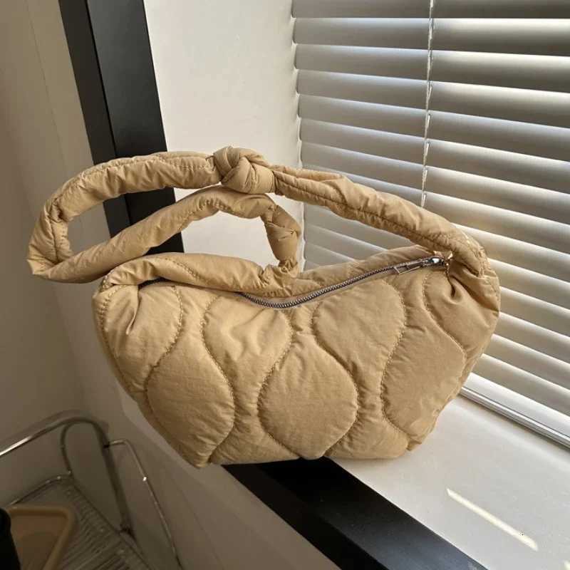 Puffer Shoulder Bag for Women Quilted Cloud Bubble Bag Soft Down Cotton Padded Tote Purse Trendy Solid Colors Crossbody HandbagT251007