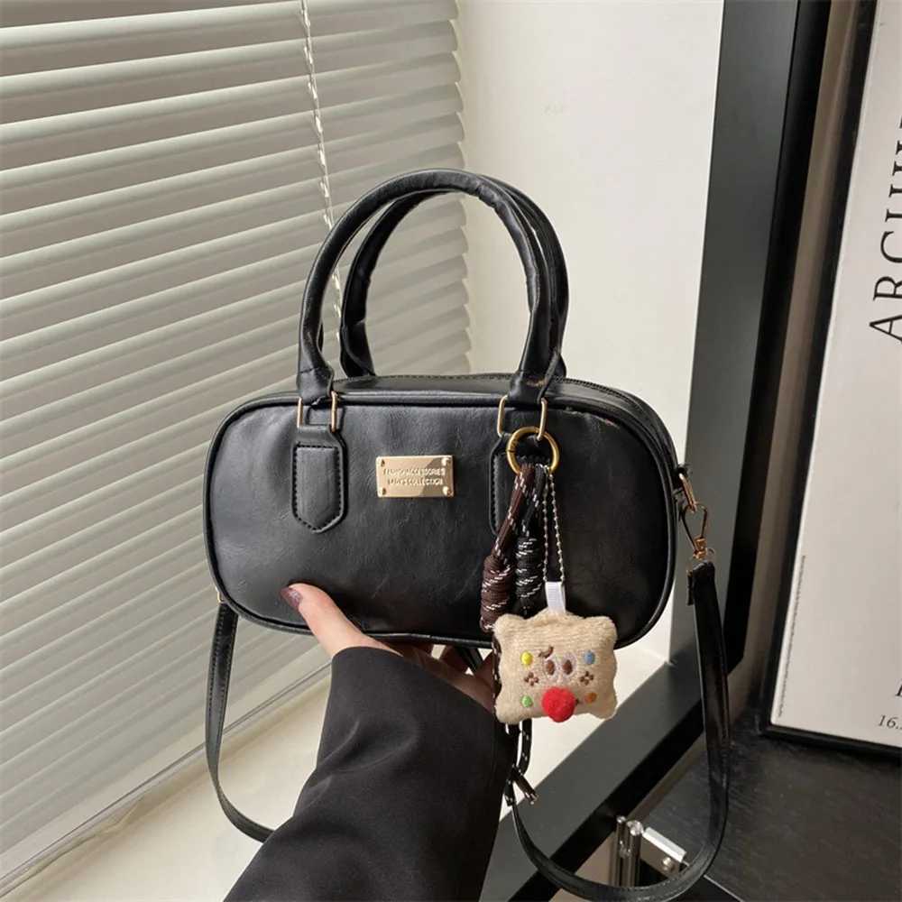Designer Solid Color PU Crossbody Bag Fi Texture Leather Wens Handbag New Versatile Simple Shoder Bag Small Square Bag Y251120