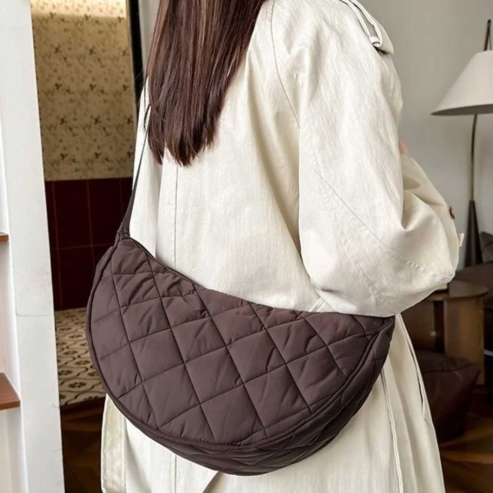 Casual Solid Color Plaid Crossbody Bag Quilted Adjustable Strap Half Moon Bag Padded Allmatch Nylon Shoulder Bag MaleT251007