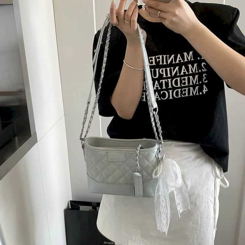 Designer Luxury Crossbody Bags for Wen Korean Style Versatile Lingge Handbags Ahetic Lady Fiable PU Chain Design 1 Bags1 Y251120