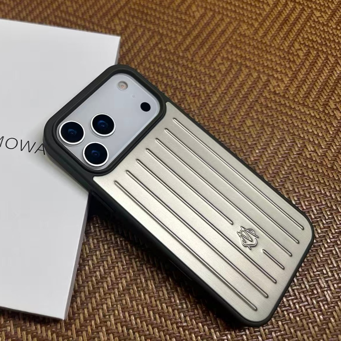 NEW RIM Top-quality Suitcase Designer Fashion Phone Case for Apple iPhone 17 Pro Max case 17pro 16 15 14 Polycarbonate Aluminum Alloy MagSafe Weave Ba